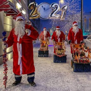 Поздравляем с наступающим Новым годом!
